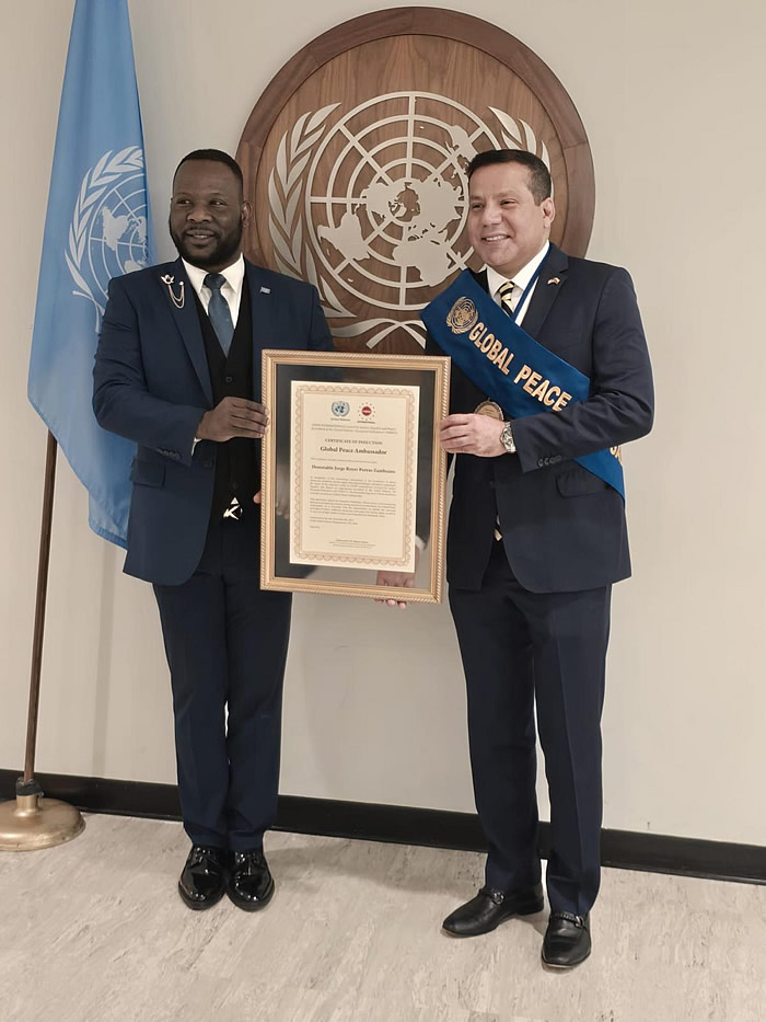 Royer Porras Zambrano es Investido como Embajador Mundial de la Paz 
