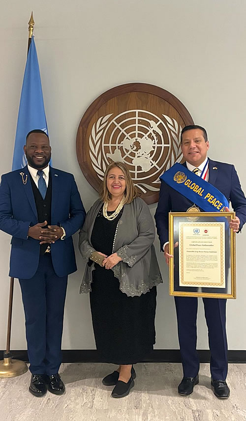 Royer Porras Zambrano es Investido como Embajador Mundial de la Paz 