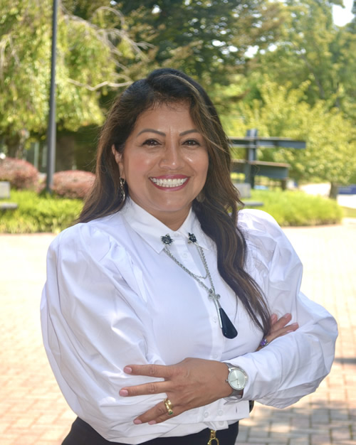 Luz Helena Flores Invita a Reflexionar: “Ya Vamos Casi a Mitad de Año… ¿Qué Has Hecho por Ti?” 1 Luz Helena Flores